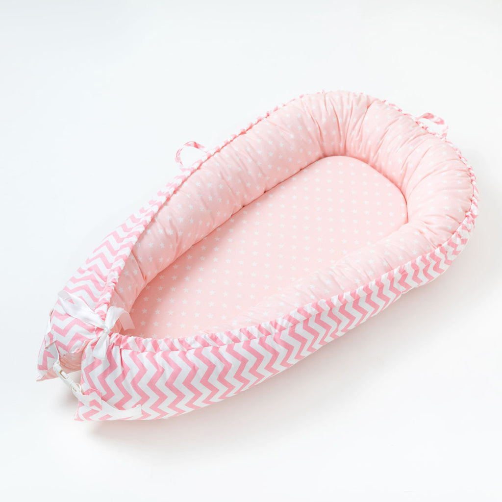 Pink portable baby crib 